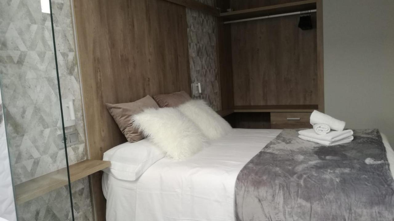 Apartamentos Los Robles Алкала дел Хукар Екстериор снимка