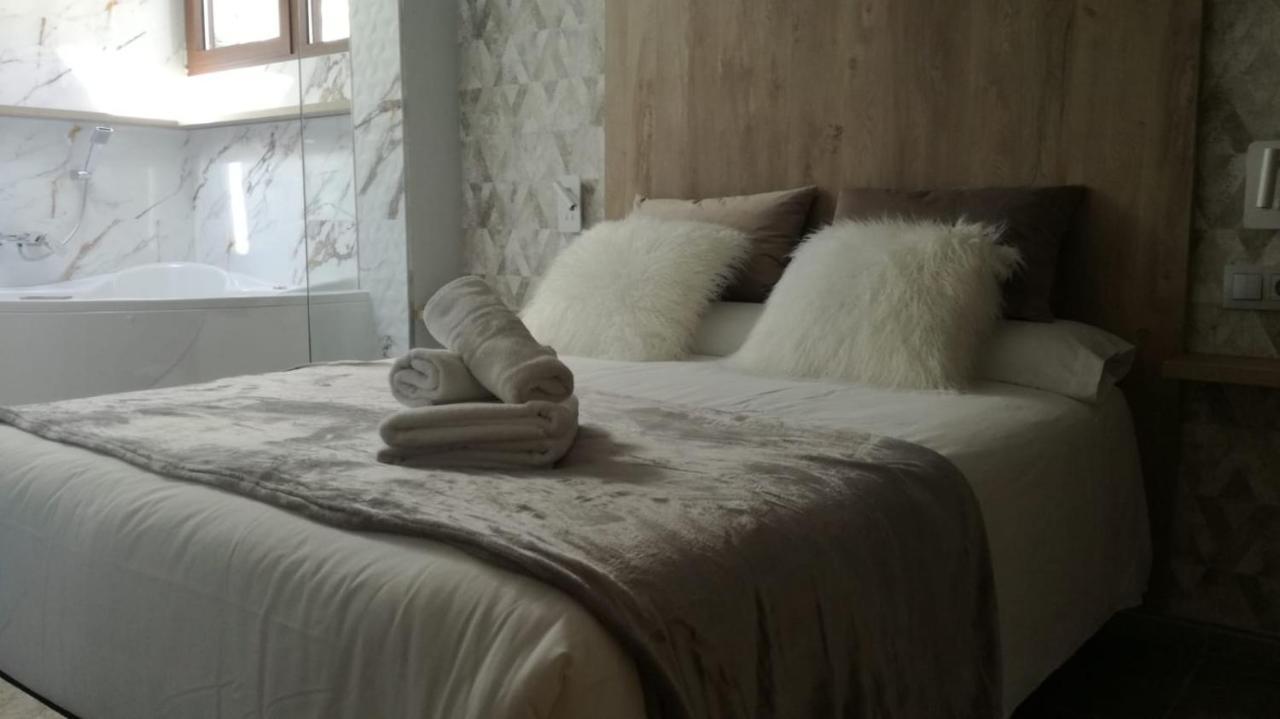 Apartamentos Los Robles Алкала дел Хукар Екстериор снимка