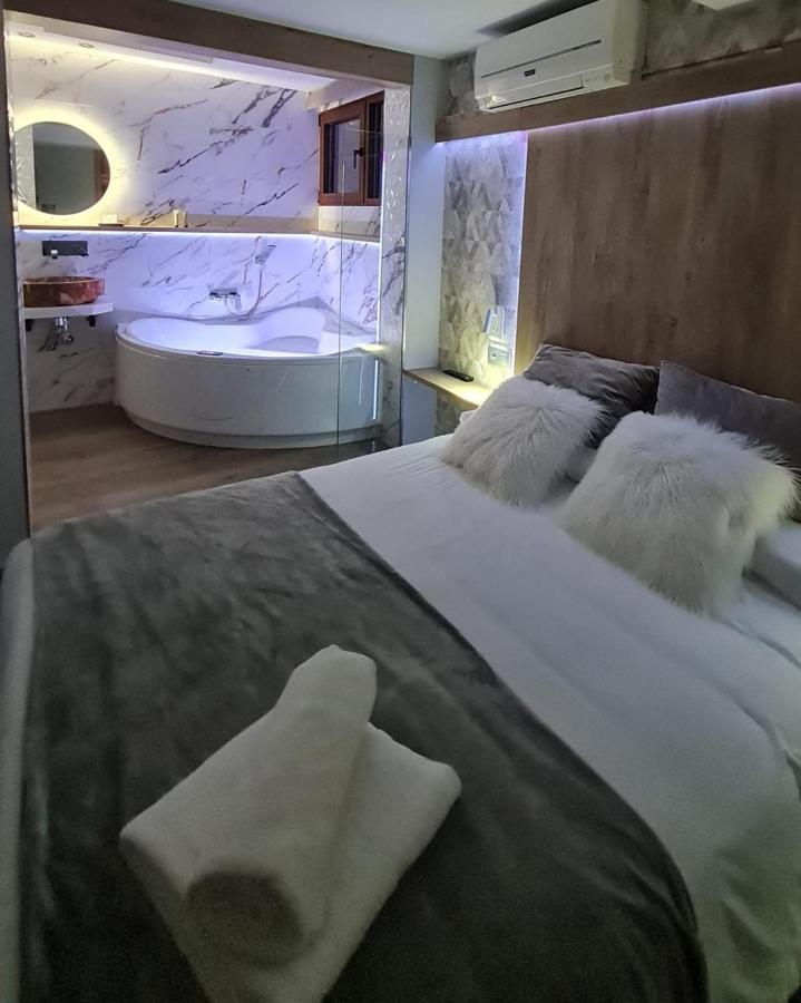 Apartamentos Los Robles Алкала дел Хукар Екстериор снимка