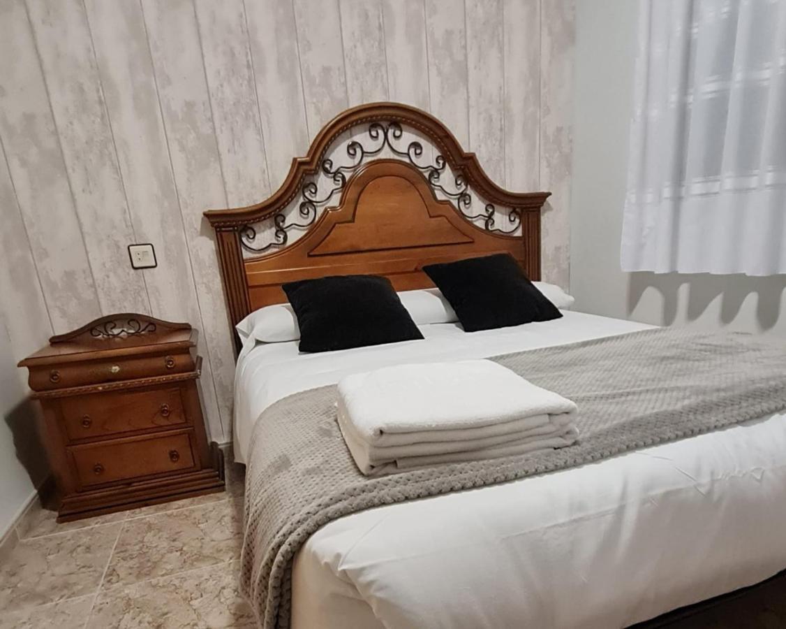 Apartamentos Los Robles Алкала дел Хукар Екстериор снимка